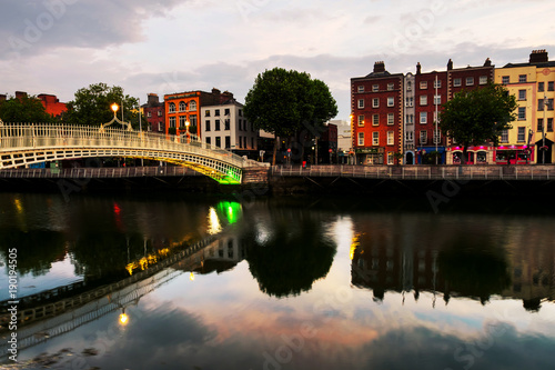 Stampa su Tela Morning view of famous illuminated Ha Penny Bridge in Dublin, Ireland