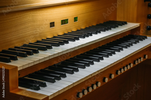 Plakaty organy  konsola-klawiatury-organow-piszczalkowych