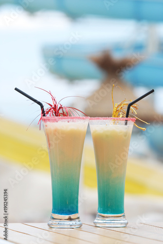 Cocktail Bord De Piscine Ete Stock Photo Adobe Stock