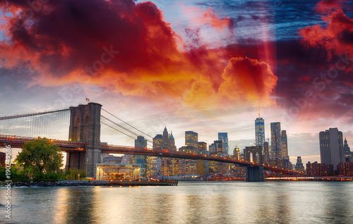 Manhattan skyline and Brooklyn Bridge view from Brooklyn Bridge Park at sunset, New York City © jovannig