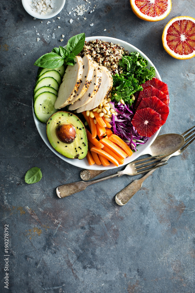 Healthy lunch bowl with chicken and quinoa - obrazy, fototapety, plakaty 