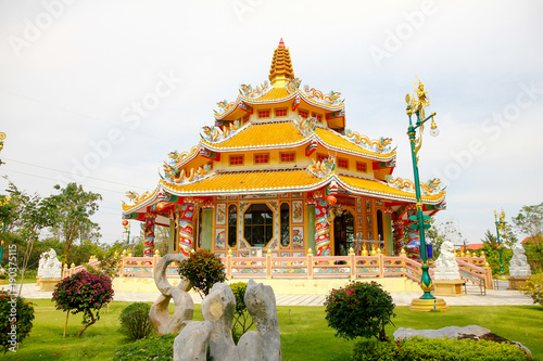 Photographie Chinese temple in Thailand under the blue sky. Shrine Building