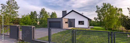 House with fence and garage Tableau sur Toile