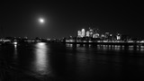 Fototapeta Nowy Jork - Moon Over London