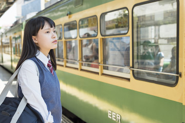 女子高生　通学　電車