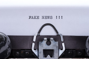Fototapete - Black text Fake News written on an old typewriter