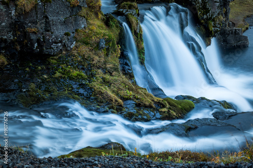 wodospad-w-kirkjufell-w-islandii