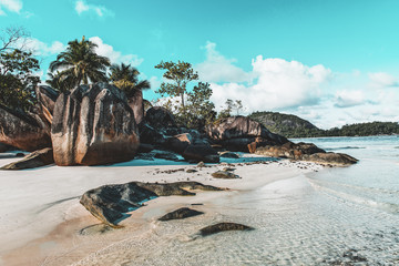 Fototapeta Idyllic tropical island beach with rock formation
