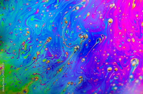 Cuadros en Lienzo Beautiful psychedelic abstraction formed by light on the surface of a soap bubbl