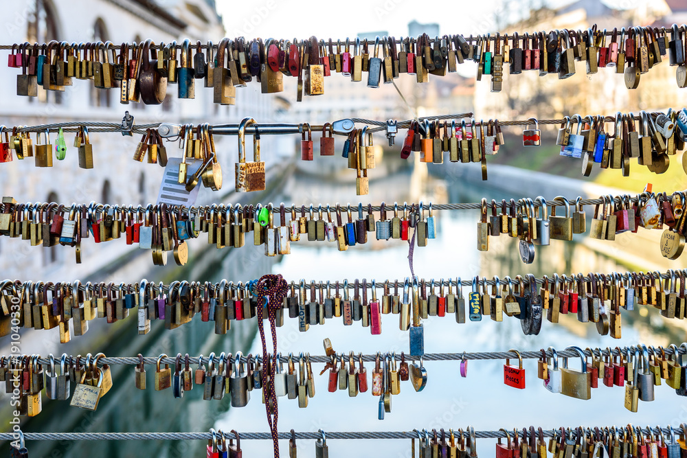 Obraz na płótnie Love locks on the butchers bridge in Ljubljana Slovenia. w salonie