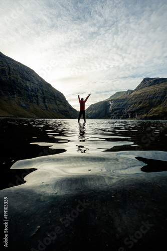 Disconnect Homme Seul Solitude Paysage Lac Etang Randonnee Randonneur Nature Vierge Colline Reflet Eau Stock Photo Adobe Stock Disconnect Homme Seul Solitude Paysage Lac Etang Randonnee Randonneur Nature Vierge Colline Reflet Eau Stock Photo Adobe Stock