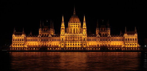 Wall Mural - The Parliament of Budapest by night, view from Danube river, Hungary, Europe