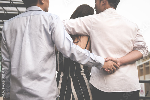 Fotografía homosexual man hug woman while holding hands with secret lover
