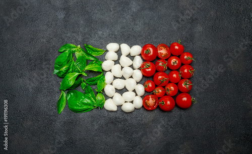 Fotomural Italian flag made of mozzarella cheese, basil and tomatoes
