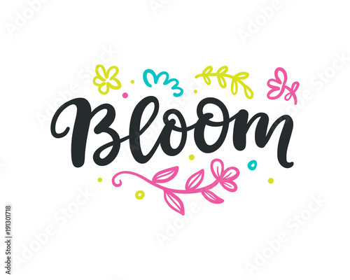 napis-bloom-z-motywami-roslinnymi