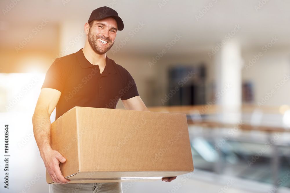 Happy delivery man with box - obrazy, fototapety, plakaty 