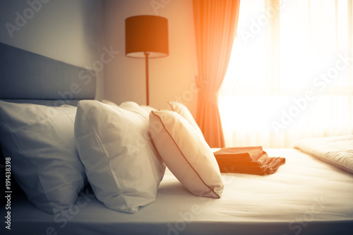 Fotomural Bed maid-up with clean white pattern pillows and bed sheets in beauty room