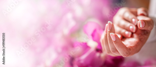 Fotografía Closeup shot of beautiful female dands with nails of france mani