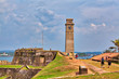 Der berühmte Glockenturm im historischen Fort in Galle auf der tropischen Insel Sri Lanka in Asien im Indischen Ozean mit großartigem Wolkenhimmel