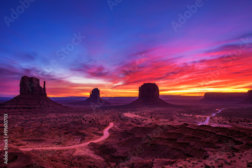 Plakat Wschód słońca nad Monument Valley, Arizona, USA