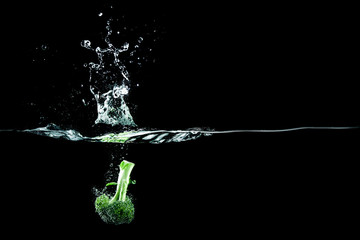 Wall Mural - broccoli in water with splash