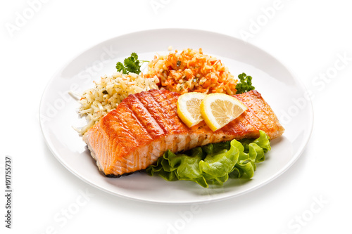 Fotomural Grilled salmon and vegetables