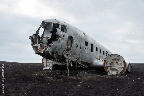 Fotomural Abonded Airplane DC wreck in Iceland solheimasandur
