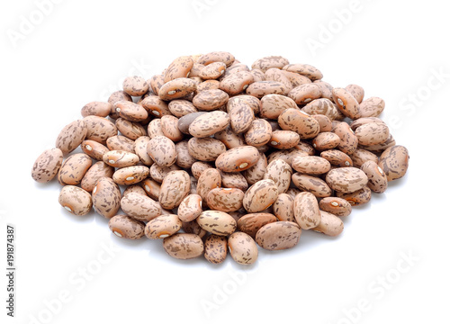 Fotomural Pinto beans isolated on white background