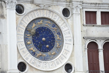 Sternzeichen in Uhr in Venedig