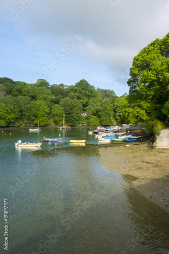 Foto Peaceful early summer morning on picturesque boat moorings in the Helford Estuar