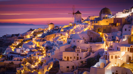 Wall Mural - Dramatic Sunset in Mediterranean Town of Oia, Santorini, Greece, Europe