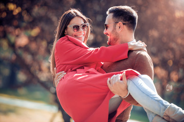 Wall Mural - Couple have fun in the park