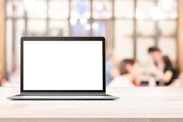 Poster - Laptop with blank screen placed on white wooden table in blurred people in coffee shop or restaurant