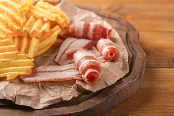 Poster - Potato chips with bacon on wooden board