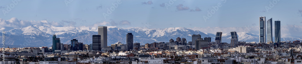 Obraz na płótnie Skyline of the city of Madrid, capital of Spain w salonie