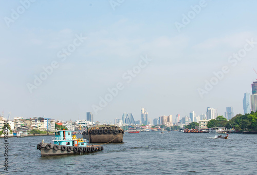 タイ バンコク チャオプラヤ川 ボート 街並み Stock Photo Adobe Stock