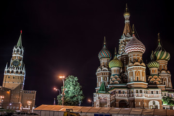 Wall Mural - Famous Saint Basil's Cathedral and Kremlin illuminated in the Evening, Red Square, Moscow, Russia