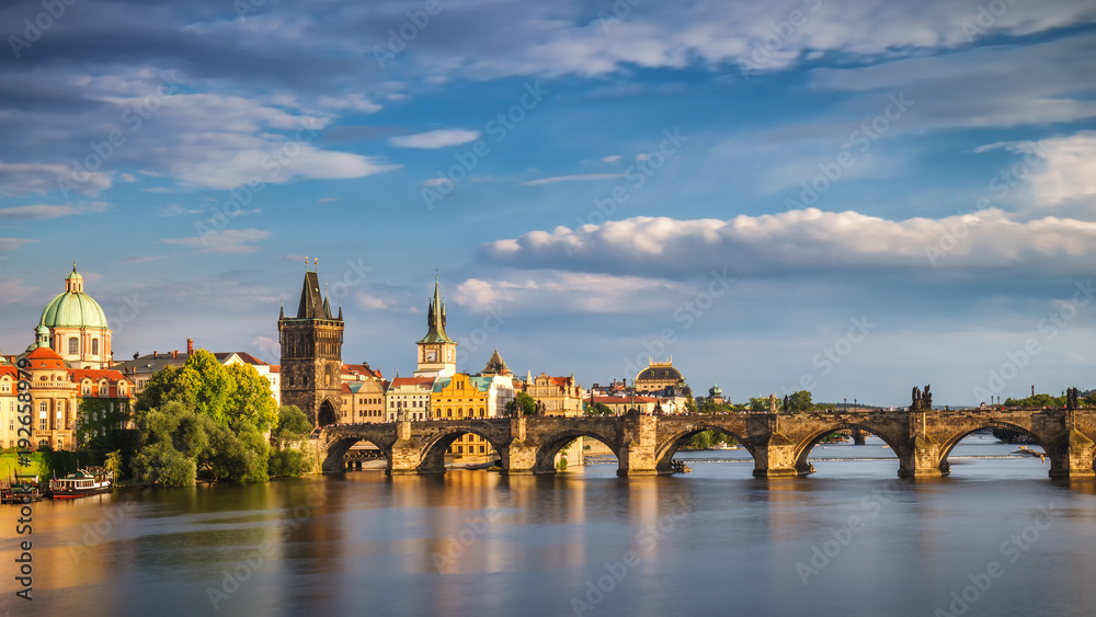Charles Bridge in the Old Town of Prague, Czech Republic - obrazy, fototapety, plakaty 