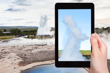 Canvas Print - tourist photographs Strokkur geyser eruption