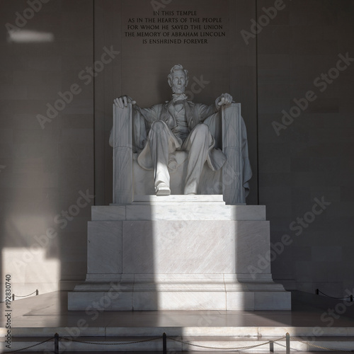 Fotografia Statue of Abraham Lincoln, Lincoln Memorial at sunrise, Washington DC
