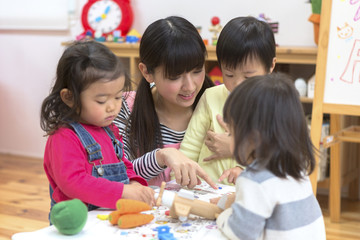 Wall Mural - 英語の勉強をする子供たち