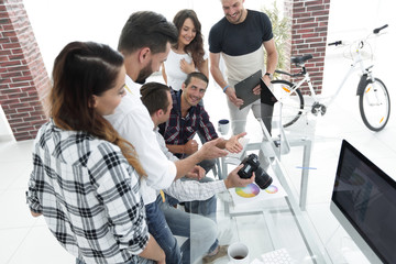 Canvas Print - photographer and colleagues discussing the color palette