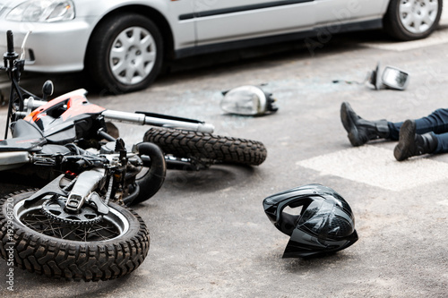 Fotografía Motorcycle and car accident