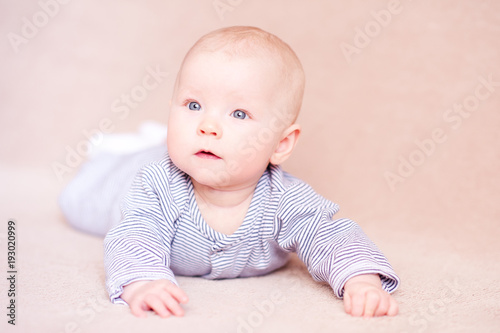 baby crawling at 2 months