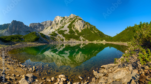 Obraz na płótnie Sinanitsa szczyt i Sinanishko jezioro, Pirin góra, Bułgaria