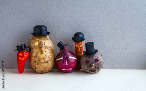 Fotomural Mister potato red onion beetroot pepper carrot