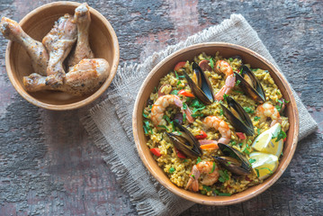 Poster - Bowl of seafood paella