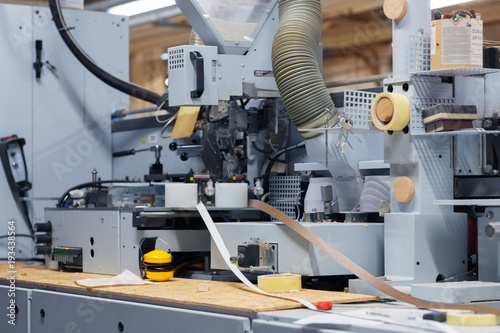 Fotografie, Obraz veneer or edge banding machine at factory