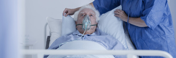 Wall Mural - Senior man with oxygen mask