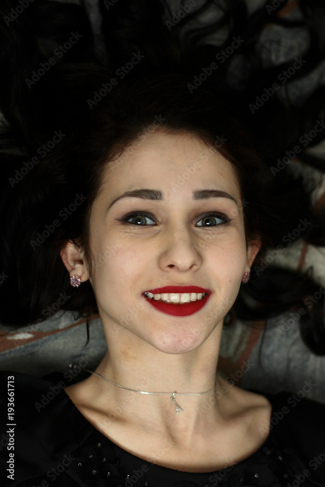 brunette girl with beautiful smile - obrazy, fototapety, plakaty 